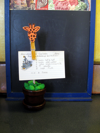 Create a Clothespin Giraffe Recipe Holder | Activity | Education.com